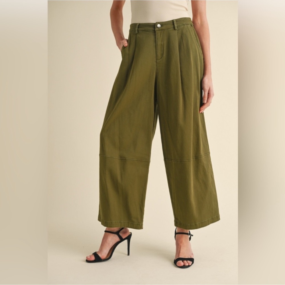 ✨️Jodifl, NWT, Olive Wide-Leg, Long Capri Women's Pants. Sz. Small!